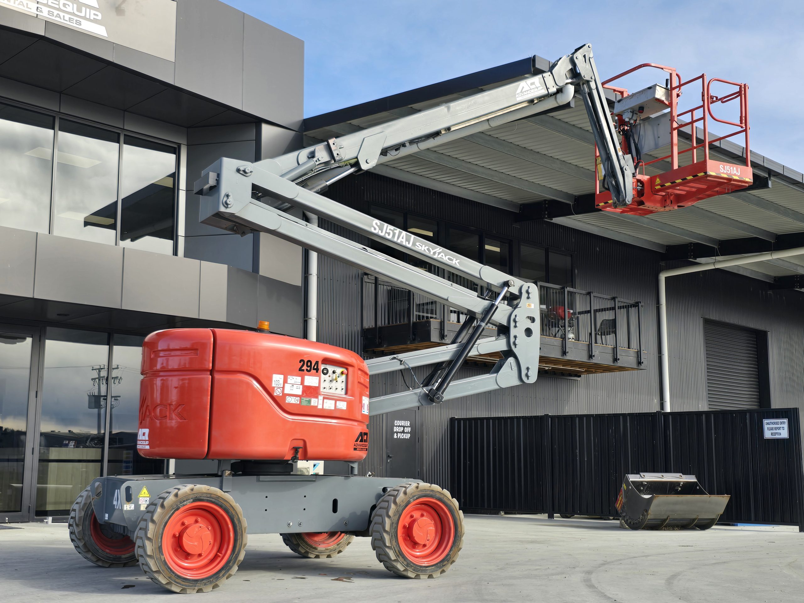 Rough-Terrain Knuckle Boom
